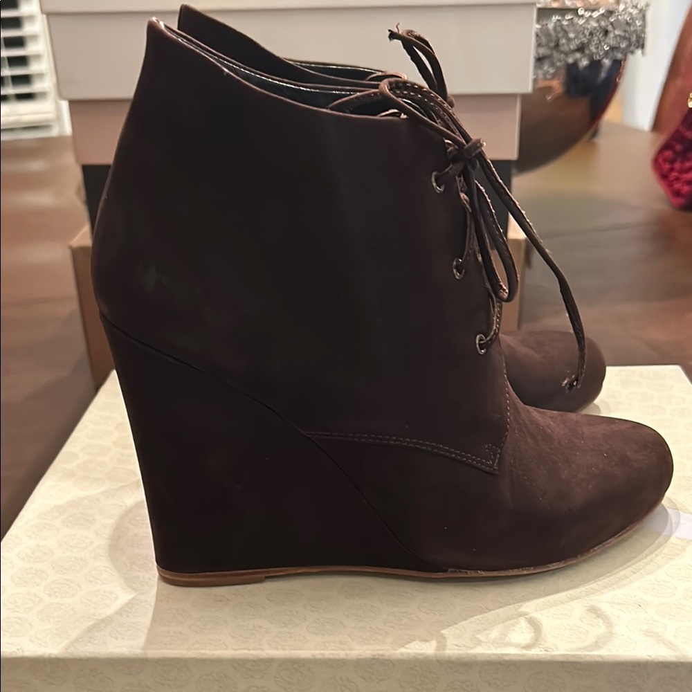Chic Brown Wedge Ankle Boots